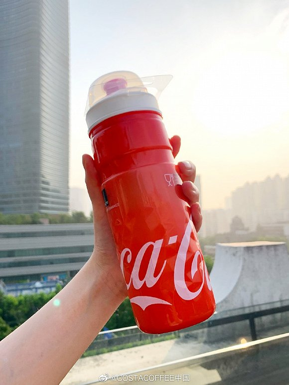COSTA门店出售的可口可乐杯子 图片来源：COSTA COFFEE中国