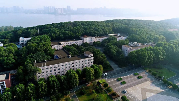 ▲俯瞰华中农业大学主楼楼群（戴壮 摄）