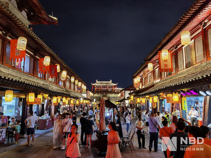 夜晚的江南宋城图片来源：每经记者 于垚峰 摄