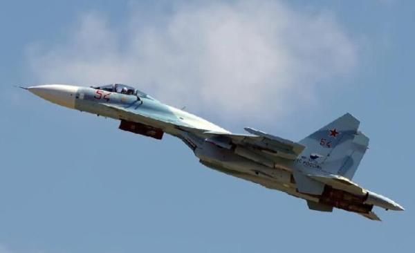 （6月15日俄罗斯两架苏-27战斗机在波罗的海上空伴飞拦截了美国轰炸机，图为苏-27）