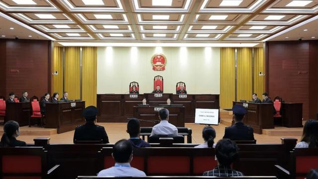 海口市委原书记张琦受贿案一审开庭。来源：人民日报客户端