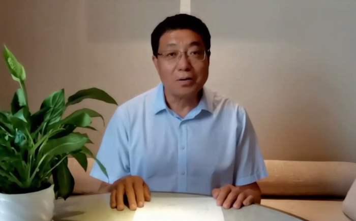 图为百果园集团扶贫办秘书长、北京优果联咨询服务有限公司董事长鲁金龙