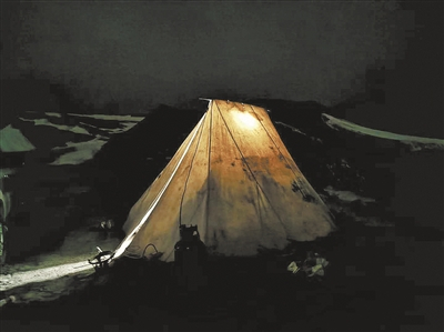 卓乃湖受困。可可西里管理处资料图片