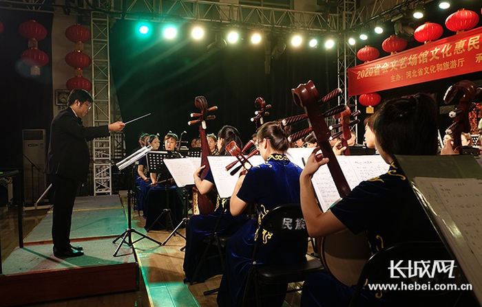 河北省歌舞剧院民族乐团《闪闪的红星》民族音乐会演出现场。长城网记者 许晓星 摄