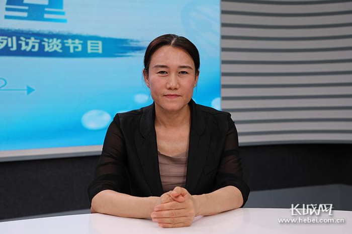 河北省眼科医院近视激光近视矫正科主任董坤峰。 长城网记者 毕雪梅 摄