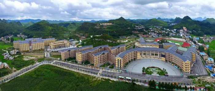 关岭县民族高级中学/图  陈志浩/摄