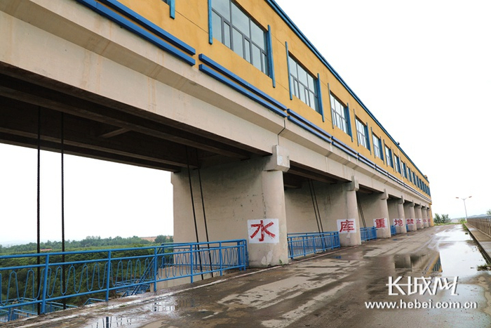 　岗南水库第二溢洪道。长城网记者 张艺萌 摄