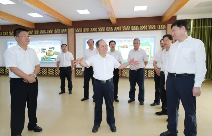 鹿心社走进广西起凤沃柑产业核心示范区，考察现代农业示范区建设和品牌发展。黄克 摄