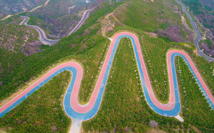 玉泉山上蜿蜒的道路