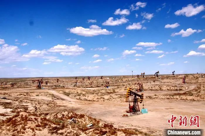 图为陆梁油田陆梁采油站油区。窦蓉 摄