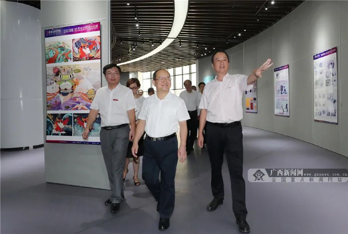 鹿心社考察南宁师范大学武鸣校区，实地检查学校建设进展情况。记者 黄克 摄