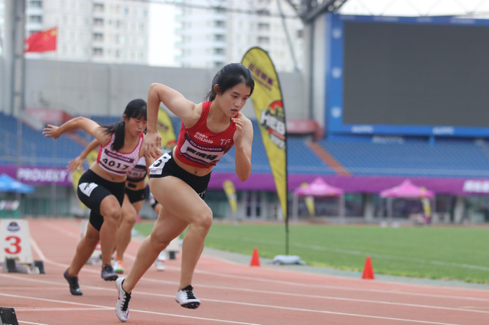 女子百米冠军曹清扬帮助石家庄队再次获得4×100米接力冠军。河北省田管中心供图
