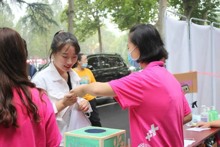 △ 生命科学学院抽取盲盒活动