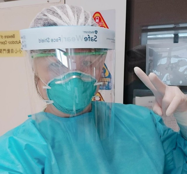 阿May第一天进入隔离病房工作时的留影