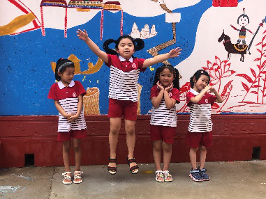 孩子们在“梦墙”前畅想未来 求是记者 孙洋洋/摄