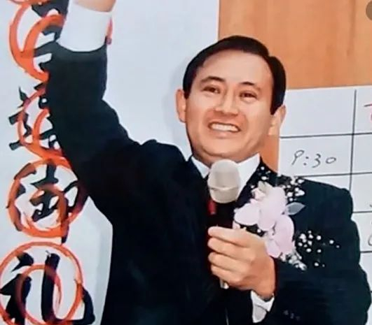 ·1996年，菅义伟第一次当选众议院议员。