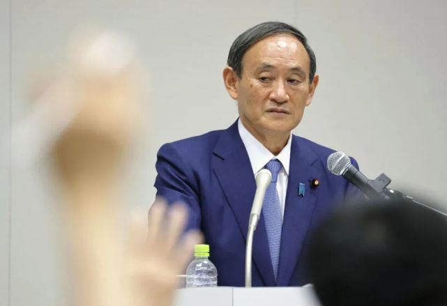 9月2日，日本内阁官房长官菅义伟在东京举行的记者会上宣布决定参加自民党总裁选举。新华社/共同社