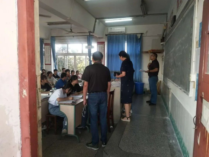  板桥中学对没有学籍的学生进行清退。