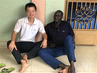  鲁某某在旅行途中