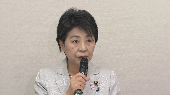 法相上川阳子，67岁，第三次出任法相，擅长裁缝