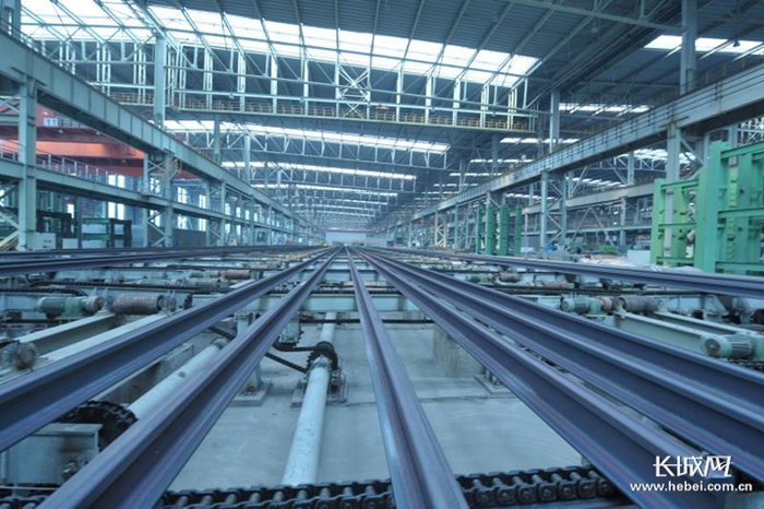 河钢邯钢百米重轨生产线。