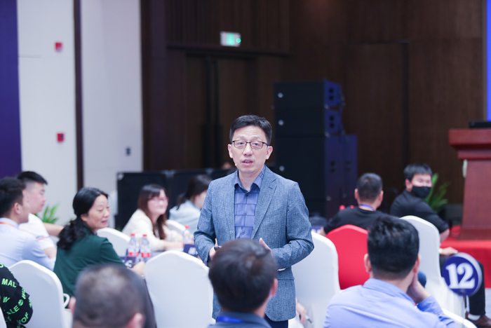 图：顾均辉定位课堂分享新丰小吃战略定位案例