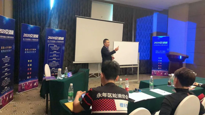 ▲ 北京盈奥汇峰制冷设备公司高级工程师黄永峰在讲课中