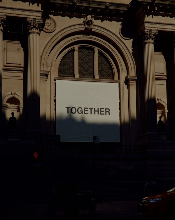  海报“together”
