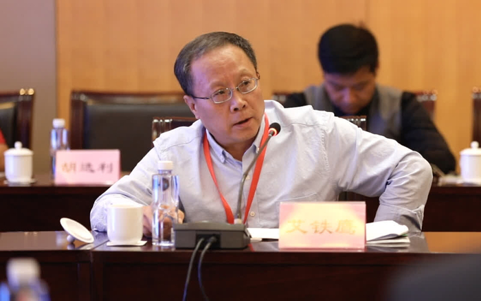 原环保部《环境经济》杂志主编艾铁鹰发言