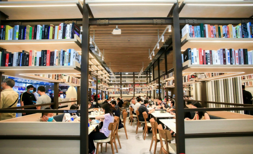 T11广华新城店，书店式餐厅