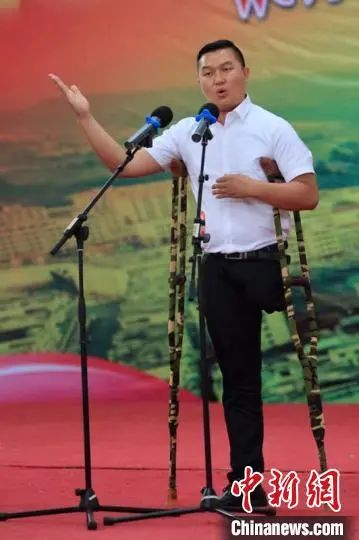 舒发军参加演讲比赛。舒发军供图