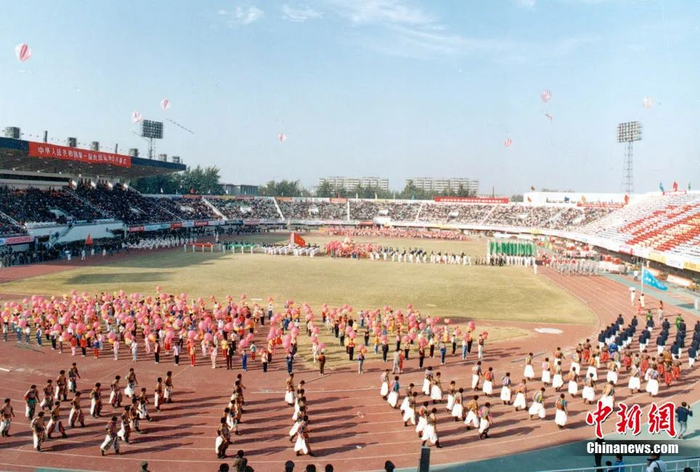 北京先农坛体育场，亚运会足球比赛在此进行。中新社记者 任晨鸣 摄