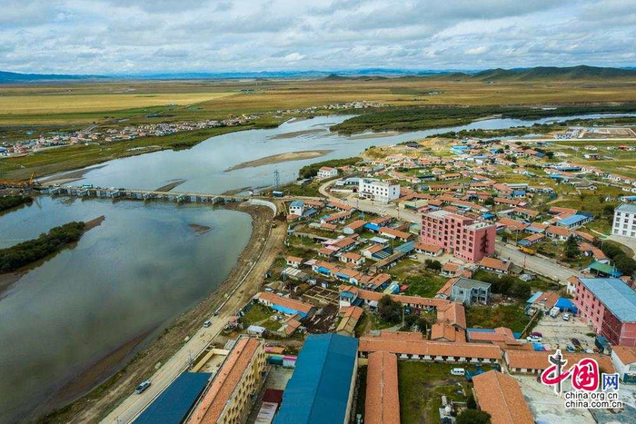 唐克镇白河社区发展壮大村级集体经济的同时，依托黄河风景区的地理优势开发旅游相关产业，有效带动当地居民脱贫。中国网记者 郑亮摄