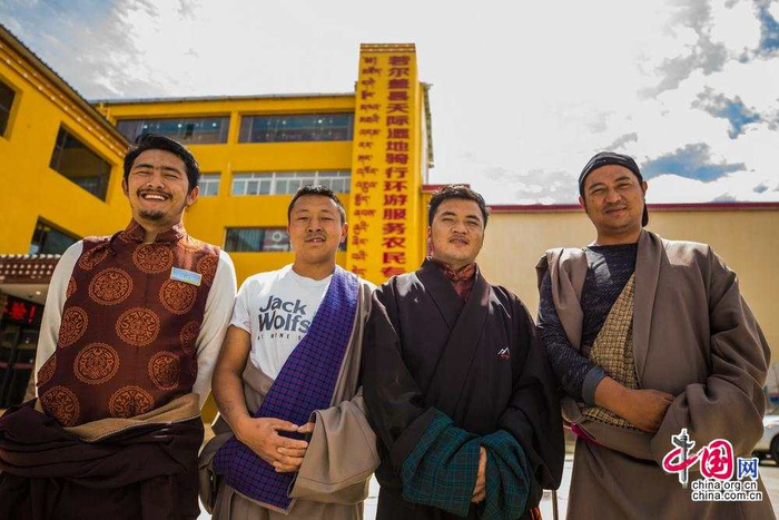 合作社多年来带动当地精准扶贫户就业24户,当地富余劳动力64户,所有红利惠及社区各族群众507人289户。每一个受惠与合作社的当地居民脸上都洋溢着幸福的笑容。中国网记者 郑亮摄