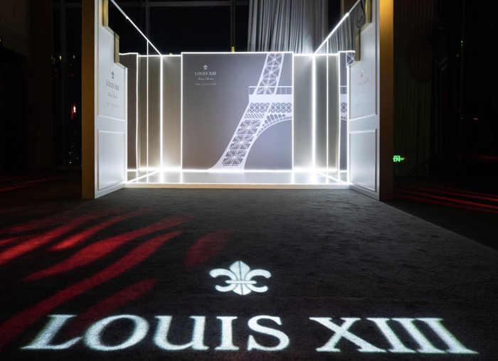 光彩溢目的时光印记互动区，让置身其间的宾客们恍如亲临巴黎