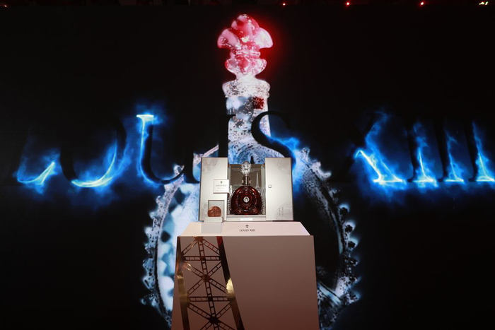 《时光典藏》限量系列全新杰作【光之城-1900】的揭幕点亮夜色