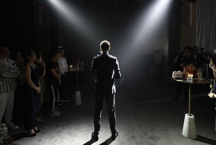 路易十三品牌大使引领宾客踏上一场时光之旅