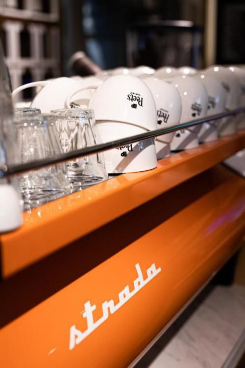 不同的杯具盛装不同的经典咖啡制品