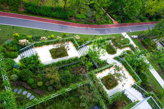 在“绿之丘”顶层俯瞰    吴斯洁摄