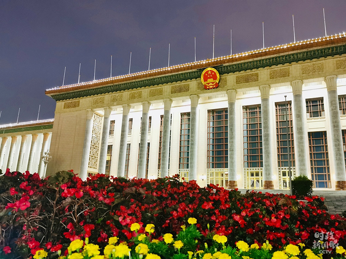  △中方视频会见现场在人民大会堂内。（总台央视记者韩锐拍摄）