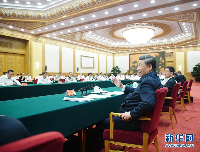 　　9月22日，中共中央总书记、国家主席、中央军委主席习近平在京主持召开教育文化卫生体育领域专家代表座谈会并发表重要讲话，就“十四五”时期经济社会发展听取意见和建议。新华社记者 鞠鹏 摄