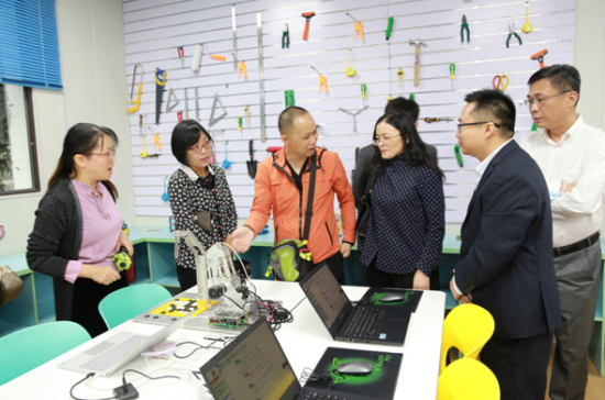 智能机器人模型展示 江津区教委供图