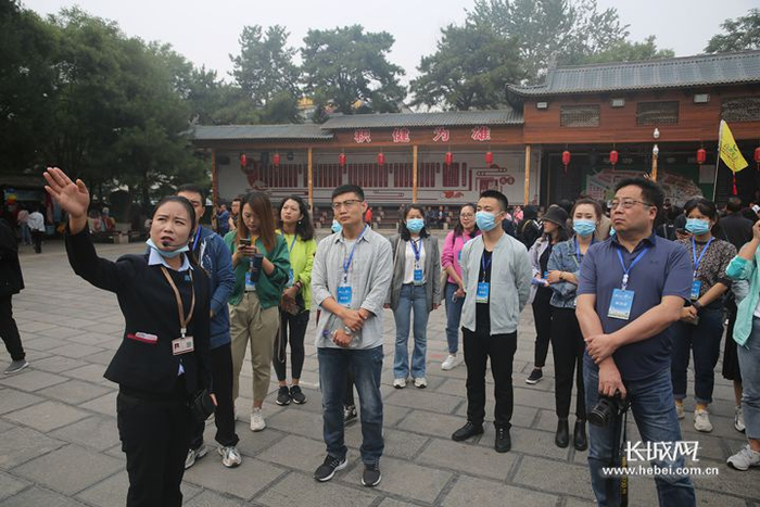 采访团参观游览皇城相府。