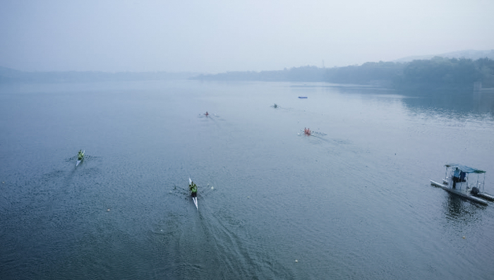 湖上的动感波浪让这片山水更加灵动起来。河北日报记者 耿辉 摄