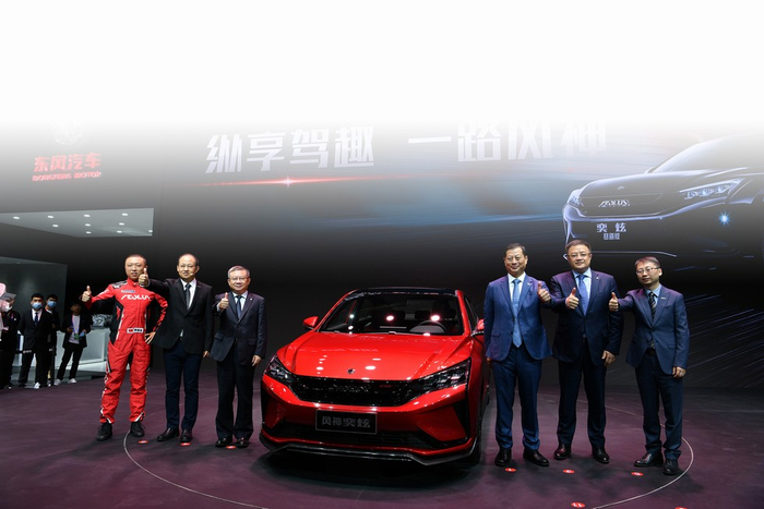 东风风神携旗下重磅产品亮相东风馆，与会领导、嘉宾为风神品牌点赞 吴杨/摄