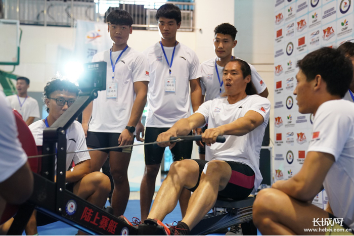 “TEAM CHINA陆上赛艇百日创纪录赛”。长城网记者 许付磊 摄