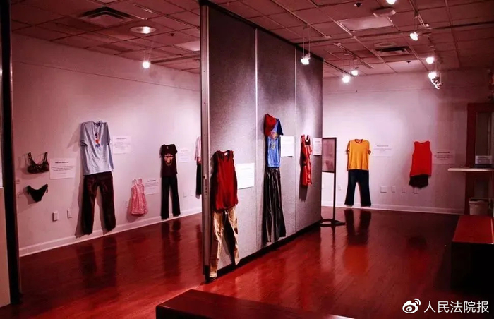  “What were you wearing？”展览。图片来源网络
