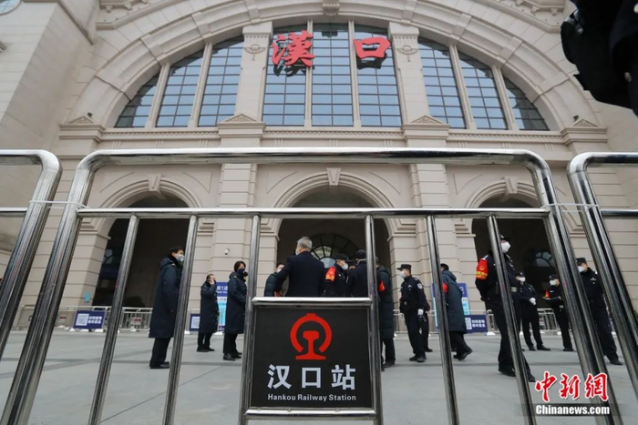资料图：1月23日，武汉封城火车站关闭 张畅 摄
