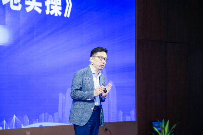 图：定位专家顾均辉