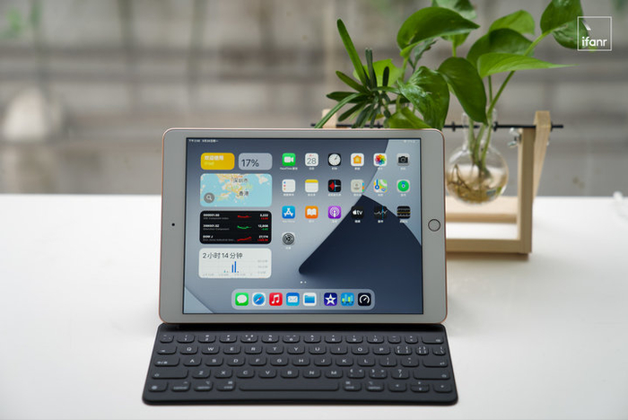 ▲ iPad 8 搭配&nbsp;Smart Keyboard
